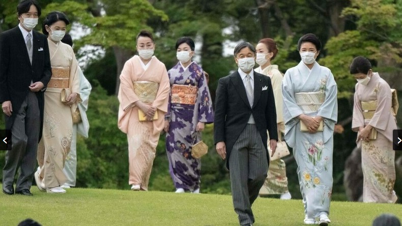 皇室も脱マスクを。こんな姿が海外に配信されるのはみっともない。宮内庁に意見を。
kunaicho.go.jp/page/contact/