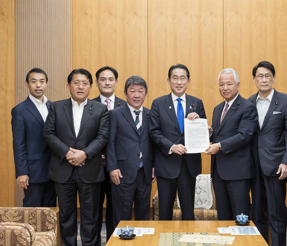 imaeda_soichiro's tweet photo. 今週は、事務局長として数多く総理に提言！

新産業、リスキリング、雇用、育休等子育て支援など。

本日はスタートアップですが、身近事だと「社長住所が会社登記でバレてストーカーリスク問題」の解決法も総理に直言できました。
最悪でも市町村までの公開、できれば全部非公開までいける可能性も！ https://t.co/BRK5yauom2