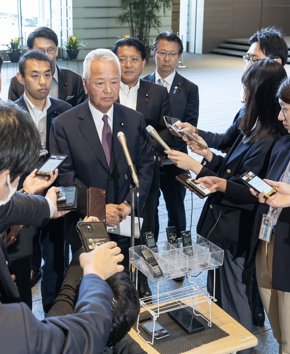 imaeda_soichiro's tweet photo. 今週は、事務局長として数多く総理に提言！

新産業、リスキリング、雇用、育休等子育て支援など。

本日はスタートアップですが、身近事だと「社長住所が会社登記でバレてストーカーリスク問題」の解決法も総理に直言できました。
最悪でも市町村までの公開、できれば全部非公開までいける可能性も！ https://t.co/BRK5yauom2