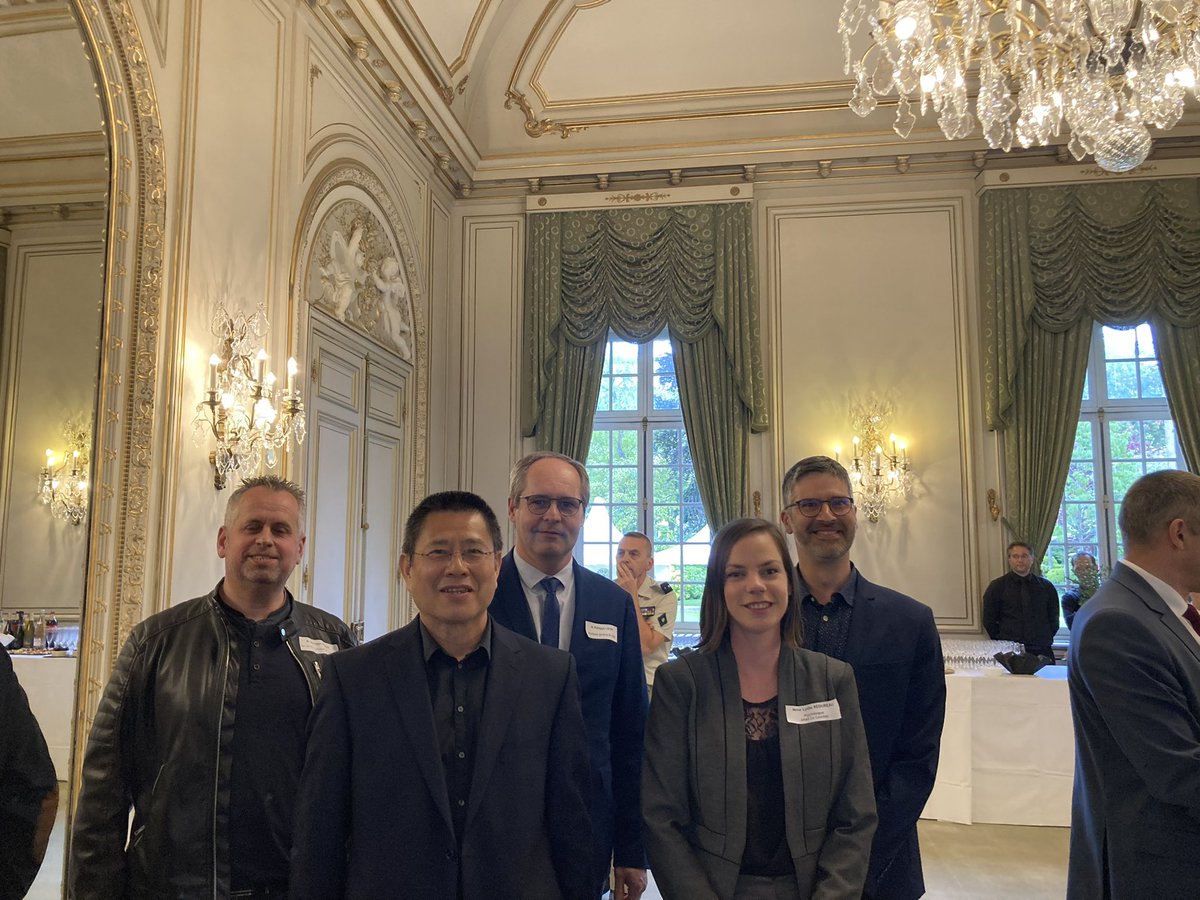 ANASINTERIEUR's tweet photo. Présentation au colloque Athos à l'Hôtel national des Invalides, par notre équipe médico-psychologique, des modes de prise en charge au sein de notre établissement de santé.
Bravo à cette belle équipe pour le travail réalisé et pour cet exposé très pertinent et très humain ! https://t.co/zmtGwah9hP