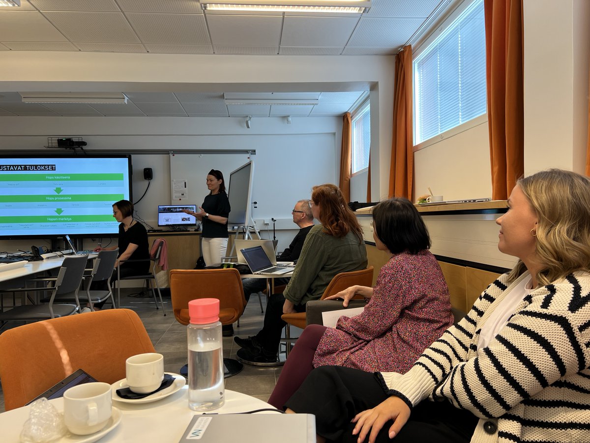 Gradia-opot jalostamassa Sisu- ja Uteliaasti lukiossa -kehitystyötä @Schildtin_lukio