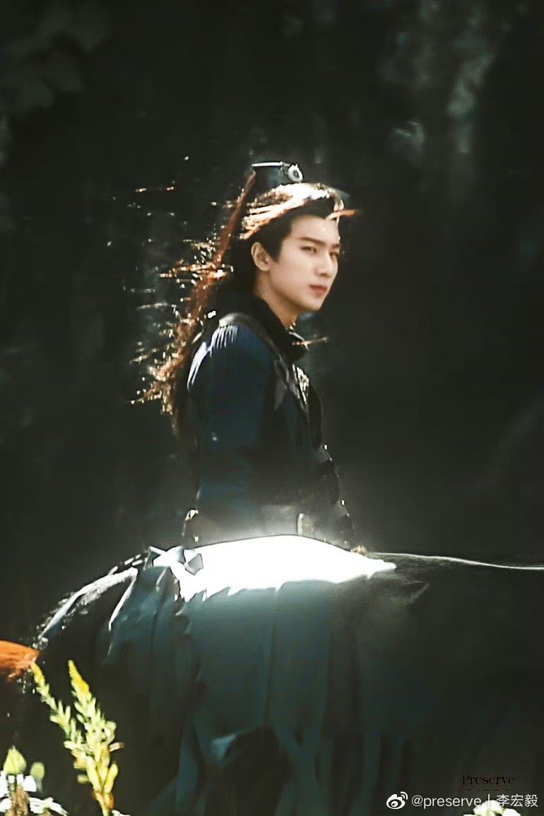 Li Hongyi as Shen Yi in #winnerisking #fenghuoliujin 😍