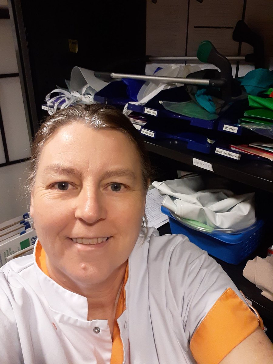 Dag van de Verpleegkunde! Dit is mijn vak! Passende hulpmiddelen zoeken voor mijn cliënt zodat deze zo veel mogelijk zijn zelfstandigheid behoud. En lekker zelf zijn dag in kan delen! #dvdv23 #ditismijnvak