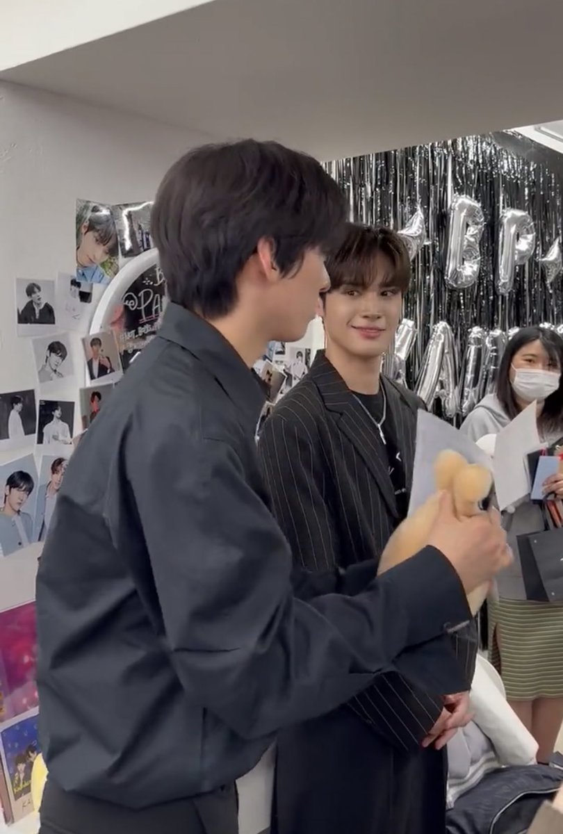 byoungmidam's tweet photo. jay went from doing fan service at a coffee shop to having his own fan café events and attending one for him and his bestfriend i’m not okay???? https://t.co/zZCs0jrmWr