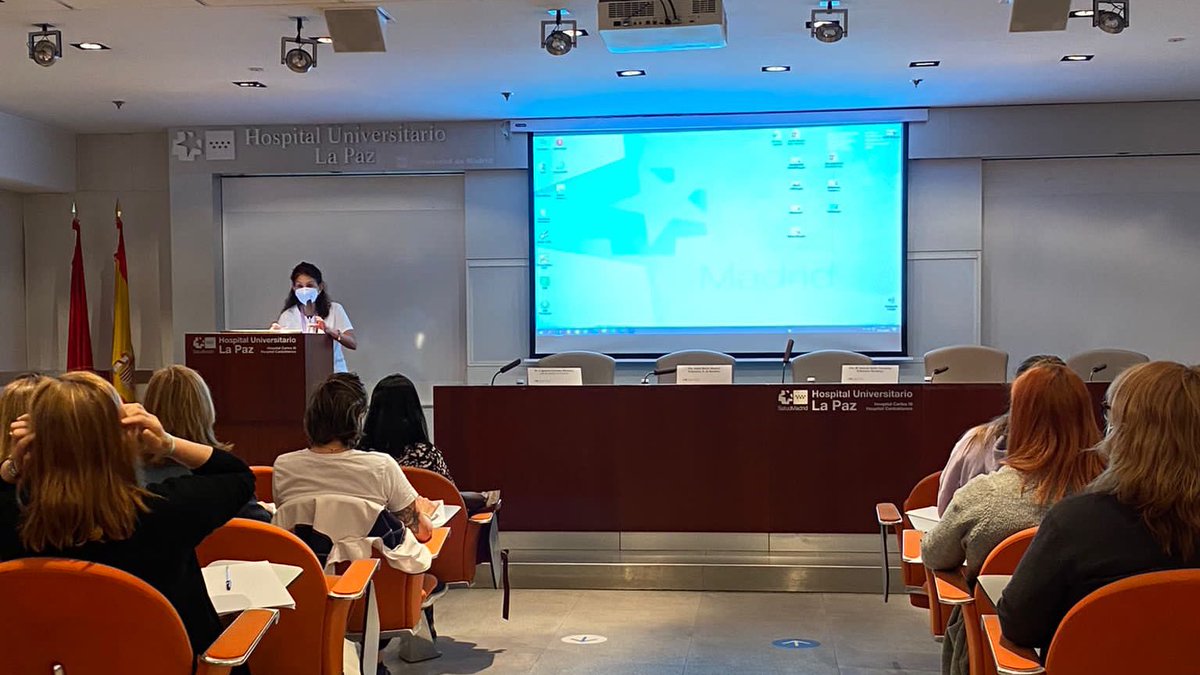 GeriatriaLaPaz's tweet photo. Empezamos la jornada de formación geriátrica para Enfermeras y TCAES de Urgencias del Hospital General.

Recordando la importancia de los cambios fisiológicos y las manifestaciones atípicas de la enfermedad en el adulto mayor para poder mejorar  su atención.
@Wally_Gator_MD https://t.co/7YIwMsq0Zb