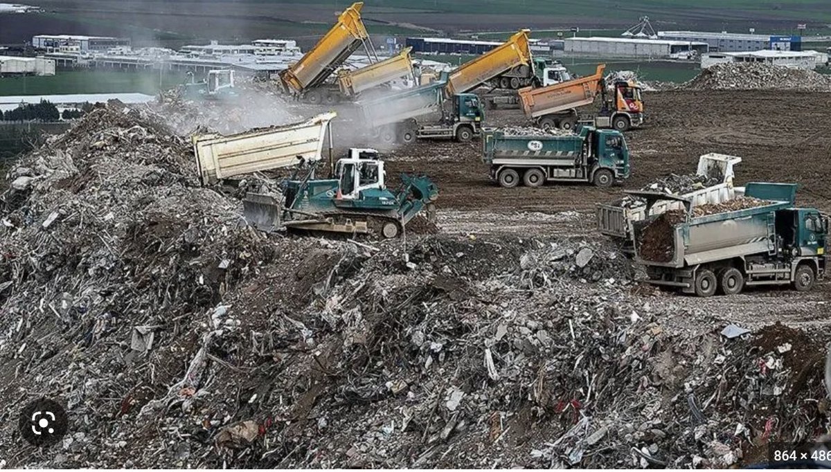 SuleIdilDere's tweet photo. 6/7 İdil’i, yaya can güvenliği tedbiri almayan bir kamu kuruluşu #hafriyatkamyonu hayattan aldı. Bugün deprem bölgesinde enkaz kaldırma/yeniden in��a sürecinde binlerce kamyon/iş makinesi halkın can güvenliğini aynı şekilde tehdit ediyor. ÖNLEM ALAN VAR MI? https://t.co/qMf7oVZApa https://t.co/UWxrFJMugf