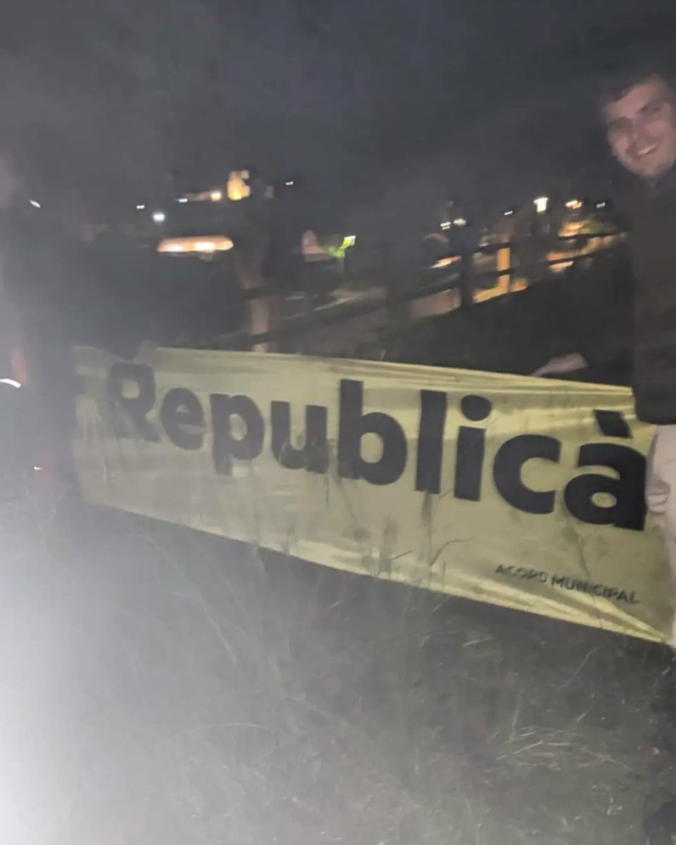 ErcStpere's tweet photo. Comencem la campanya ✊🏼

I ho fem amb el lema HI SOM SEMPRE.

Si voleu saber perquè, estigueu atents i atentes a xarxes, aviat us ho explicarem!

#HiSomSempre #FuturRepublicà #28M https://t.co/7BEEc7BCAr