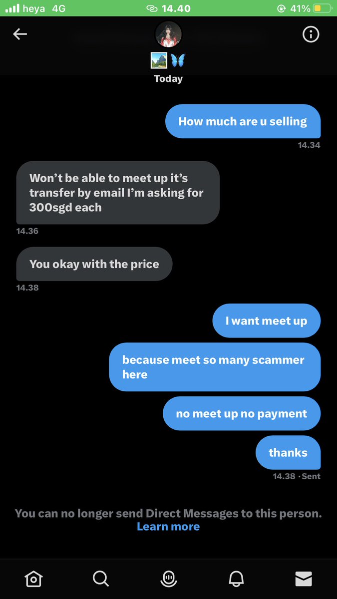 shezuu02's tweet photo. what is this 🤔 #BORNPINKINSG real sellers won’t able to do this shit 😂 be careful uri blinkeu ~ #BlackpinkInSingapore #blackpinksingapore #BLACKPINKINsg https://t.co/h6GqKHJOHF