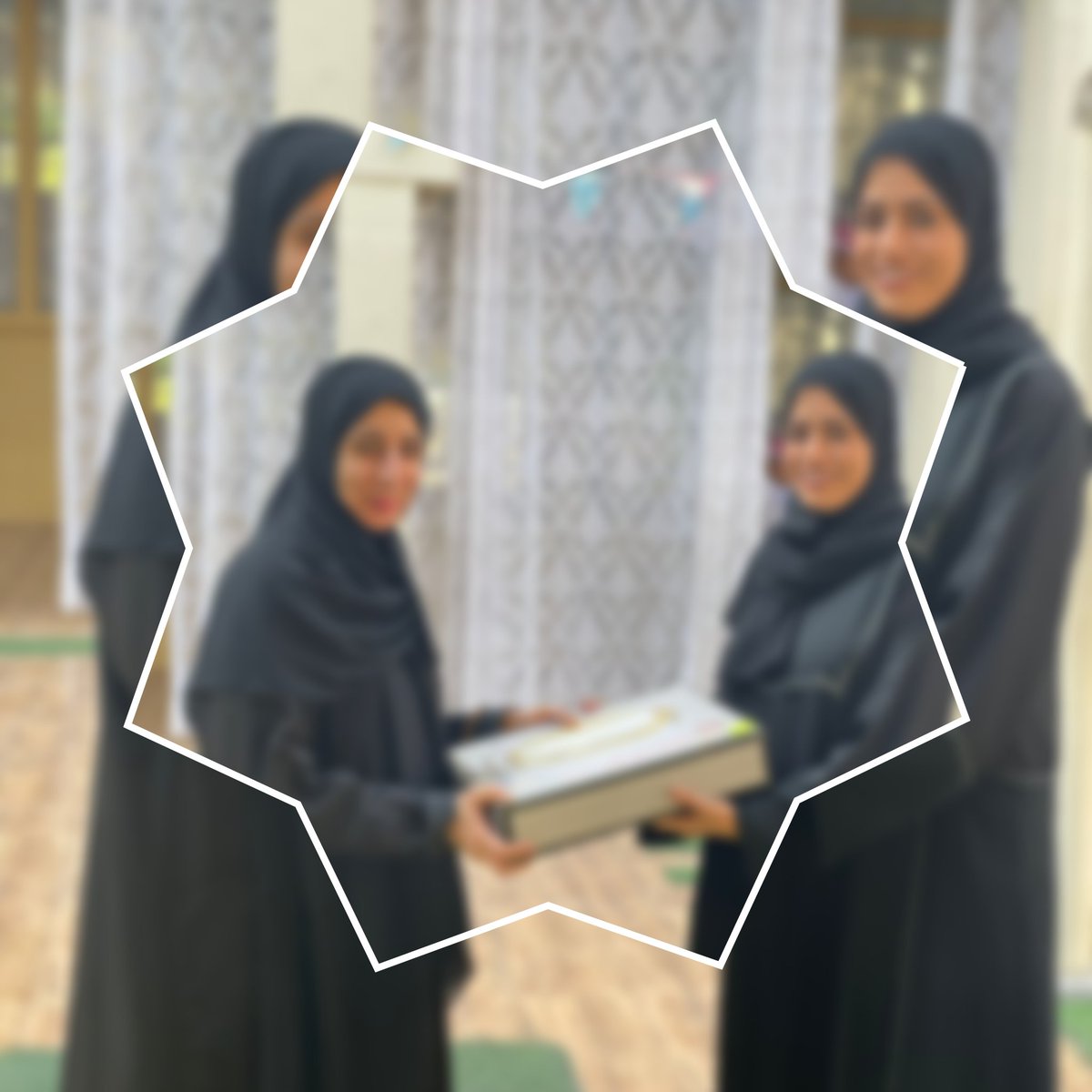مدرسة جواهر العلم (@jawaheralelm) on Twitter photo في سياق المسابقات التي تنظمها الأخصائية الاجتماعية  لأعضاء الهيئة الإدارية والتدريسية كرمت الأستاذة فاطمة القايدية الأستاذة هناء البحرية عن فوزها في مسابقة اتقان وحفظ سورة الواقعة
#فعاليات_تعليمية_شمال_الباطنة 
<a href="/EduGovOman/">وزارة التربية والتعليم - سلطنة عُمان</a> 
<a href="/nbatna_moe/">تعليمية شمال الباطنة</a>
#مدارسنا_مستقبل_واعد 
@AL_Ashraaaf في سياق المسابقات التي تنظمها الأخصائية الاجتماعية  لأعضاء الهيئة الإدارية والتدريسية كرمت الأستاذة فاطمة القايدية الأستاذة هناء البحرية عن فوزها في مسابقة اتقان وحفظ سورة الواقعة
#فعاليات_تعليمية_شمال_الباطنة 
<a href="/EduGovOman/">وزارة التربية والتعليم - سلطنة عُمان</a> 
<a href="/nbatna_moe/">تعليمية شمال الباطنة</a>
#مدارسنا_مستقبل_واعد 
@AL_Ashraaaf