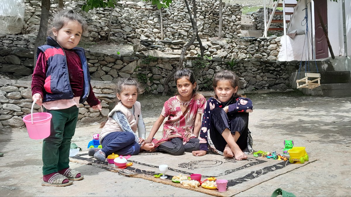 sweet childhood moments..
children's games in the village
#Tajikistan #Badakhshon #Darvoz #Patknovchild