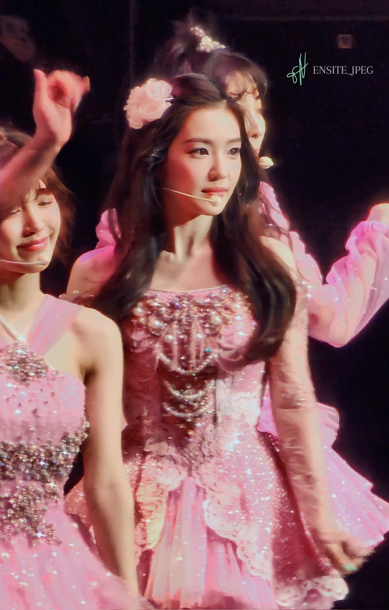 MAMA MARY  

IRENE | R to V in Manila | 230507
#RtoVinMANILA #REDVELVETinMNL2023 #redvelvet #IRENE #baejoohyun