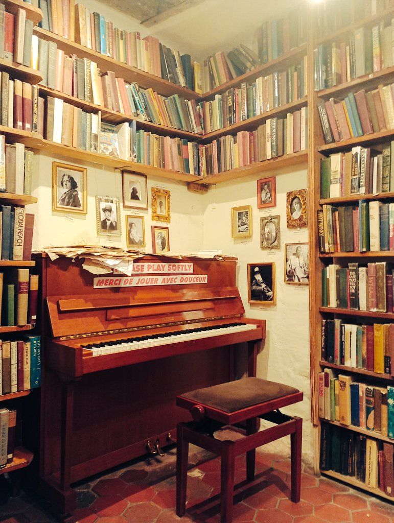 StephenDoyle123's tweet photo. An amazing night of discussion, music and dance at the launch of Deborah Levy's new book, August Blue, @Shakespeare_Co 🤓📝🗣️🩰🔵🎹
With @TheWellReview @oneflawediris @VKennefick
#ShakespeareandCompany #DeborahLevy #AugustBlue #IsadoraDuncan #Rachmaninoff https://t.co/pUF10BJXX8