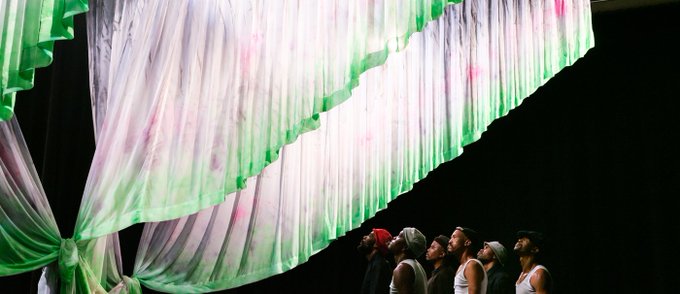 parisparisfr's tweet photo. L'ambitieux festival de Danse contemporaine,les Rencontres chorégraphiques internationales de Seine-Saint-Denis,est de retour.Dès le 12/05,découvrez de nombreux chorégraphes, émergents ou plus confirmés : https://t.co/gYT4pRBxPA #DominiqueBrun,#RafaeleGiovanola.
#VendrediLecture https://t.co/osHQKyDze9