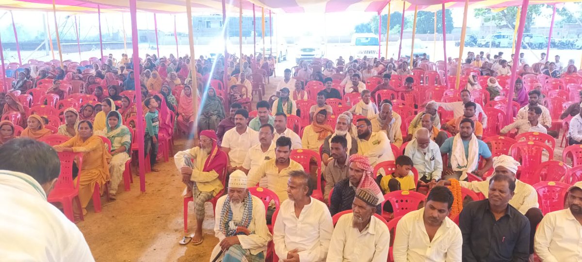 YadavSubhashRjd's tweet photo. झारखंड के बरकट्ठा विधानसभा क्षेत्र स्तरीय कार्यकर्ता मिलन समारोह में शामिल हुए।

हम सभी कार्यकर्ताओं एकजुट होकर पार्टी को बूथ स्तर पर मजबूत बनाने की संकल्प लें।

@RJD4Jharkhand https://t.co/e6sPe4uXiQ
