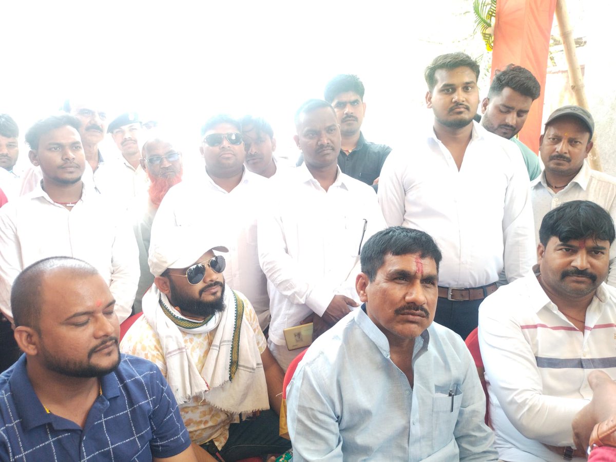 YadavSubhashRjd's tweet photo. बीते दिन कोडरमा जिले के डोमचांच प्रखंड स्थित `पिंटू हार्डवेर शॉप` का शुभ उद्घाटन फीता काटकर किया।
खूब शुभकामनाएं..💐 https://t.co/OEuLadvG0r