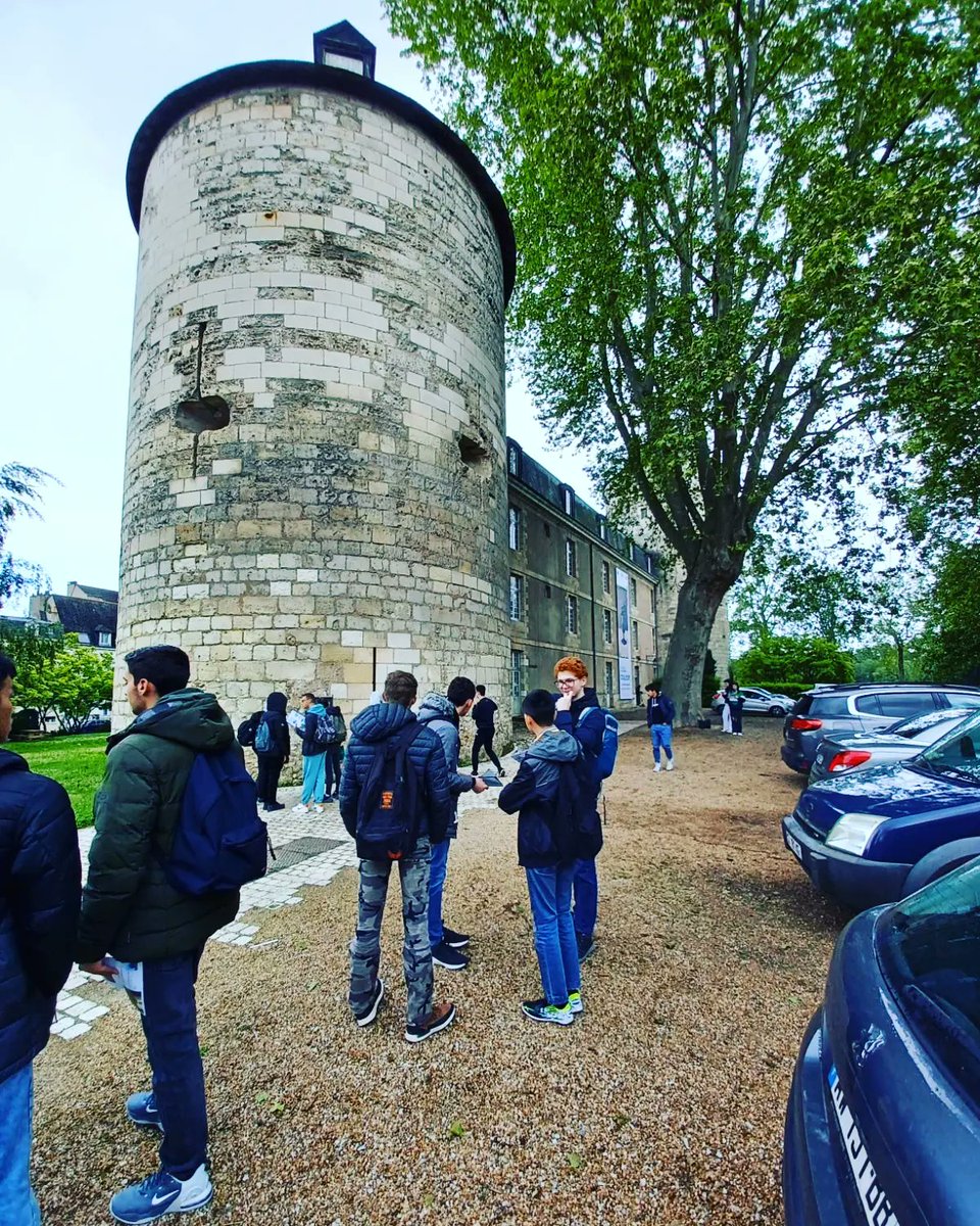 CDIBrisson's tweet photo. Sortie pédagogique à Tours, jeudi 11 mai, pour les 2REMI 1,2 et 3.
Visite du Musée du #compagnonnage (#histoire, #chefsdoeuvre, #savoirfaire, métiers, traditions...) et découverte de la ville (cathédrale, hôtel de ville, basilique St Martin, château...)
@ac_orleanstours
@dsden18 https://t.co/oxPntHLYdY