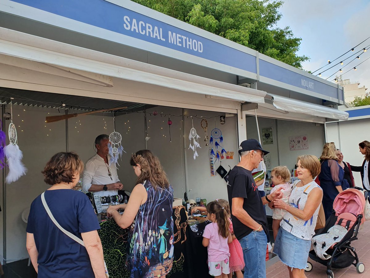 calp_ayto's tweet photo. 👉Ayer abrió sus puertas #FiraCalp, la feria de la Gastronomía y el Comercio que se celebra del 11 al 14 de mayo en la plaza Mayor. Aquí te dejamos algunas imágenes del primer día de la Feria.
#CreamaCalp #Calp #ComercioCalp #AEMCO https://t.co/QuLhi5WZuL