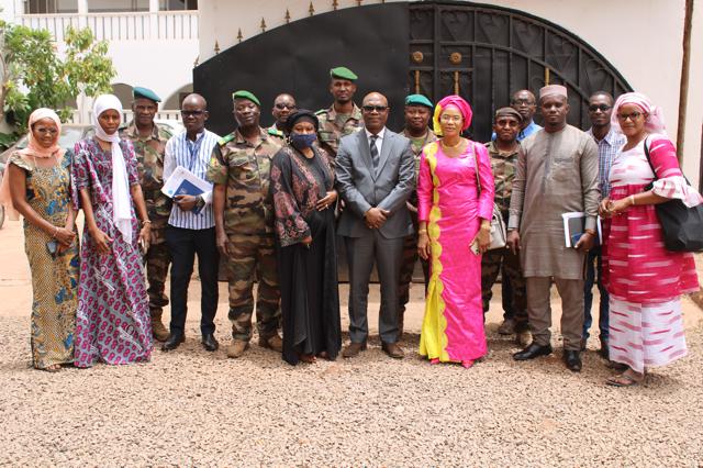 La salle de réunion de la CNDH a abrité le jeudi 11 Mai 2023, la 4ème Session ordinaire du cadre  de concertation regroupant l’institution nationale des droits de  l’Homme du Mali, les Forces de Défense et de Sécurité et les  organisations de la société civile.