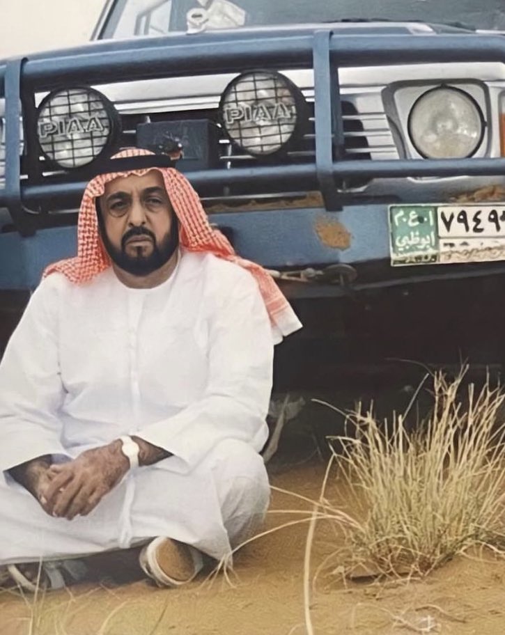 عسّى الله يَرويك مَنْ نهر الكوثَر
وعّسى دارگ ومثّواگ جنات النعيم ..🤍
#ذكرى_وفاة_الشيخ_خليفة_بن_زايد