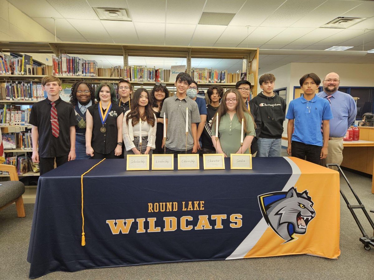 dhiggs_32's tweet photo. Congratulations to new inductees and current members of RLMS National Junior Honor Society. We are so proud of these wildcats! ⁦@ROUNDLAKEMIDDLE⁩ ⁦@rlasdistrict116⁩ #RLMSpride #ProudPrincipal #NJHS ⁦@KidsDeserveIt⁩ https://t.co/TNGo999IyV