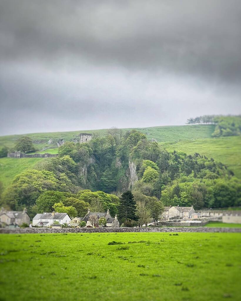 We’re the hole in the hill … come in and let us show you around. Tours daily on the hour 10-4. .
.
.
.
.
.
.
.
#peakcavern #castleton #cavern #cave #peakdistrict #peakdistrictnationalpark #peakdistrictwalks #peakdistrictholiday #peakdistrictproud #ho… instagr.am/p/CsIfnRUoJbo/