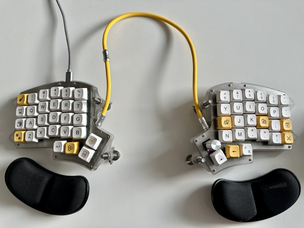 <a href="/DivDev_/">Dima 🇺🇦</a> <a href="/chriskalmar/">Chris Kalmar 🦋 @chriskalmar.dev</a> <a href="/ErgoDoxEZ/">ErgoDox EZ</a> I have one <a href="/keebio/">Keebio</a> iris and I can not live without it anymore. Durable quality, metal, you can build it yourself or order prebuilt, ortho-linear, programmable from scratch, optional knobs, and super useful thumb clusters.