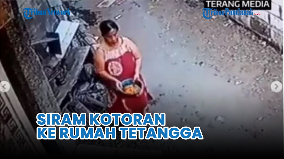 tribunpontianak's tweet photo. Viral Emak-emak Siram Air Kecing dan Tinja ke Rumah Tetangga Agar Tetangga Tak Betah dan Menjual Rumah dengan Harga Murah ke Dirinya
https://t.co/6uyu17kwwd
#sidoarjo #viralvideo #masriah #wiwik #viralTiktok Kamboja
Mertua
Piala Asia
Vietnam https://t.co/3OqwnWU3kk