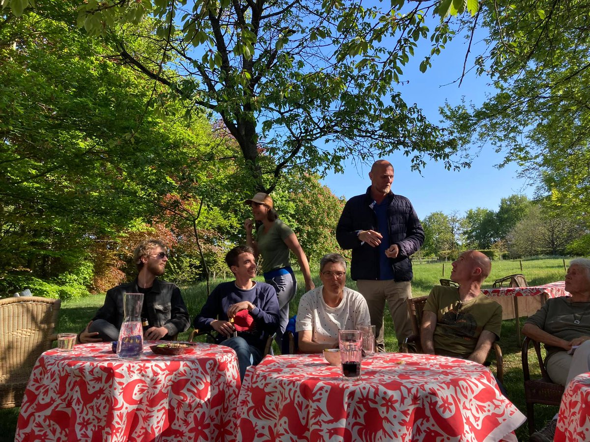 Zondag 14 mei open dag stadslandbouw kop van Malden. Pal aan de Walk of Wisdom unieke verzameling voedselbossen en groene initiatieven voor voedsel zonder bestrijdingsmiddelen of kunstmest, een gezonde bodem en meer biodiversiteit. grootstal.wixsite.com/kopvanmalden