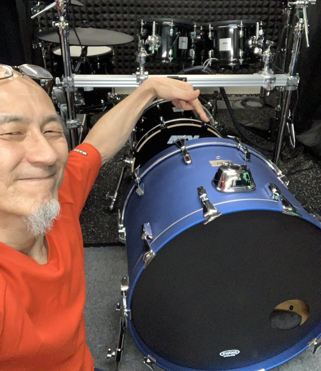 ChowrowG's tweet photo. ふっふっふ
ついに24インチのバスドラをゲット〜😍😍
ちゃんと踏んであげないといい音出ないねえ。しっかり踏んでこぉぉ！
デカいバスドラはカッコえ���なぁ。
うん。 https://t.co/EO1mgGvDVC