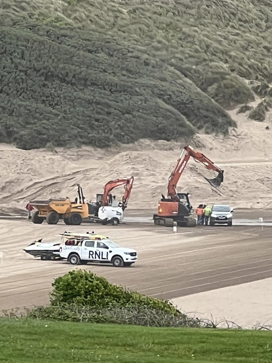 Lundyhouse's tweet photo. Not long to go now... diggers are preparing for the iconic beach huts returning for #Whitsun📷4 nights from Friday, 26th May in our apartment (sleeps 6) ONLY 800 pounds !!!! Call to book on 07969723811 #staycation #seaside #bythebeach #selfcateringaccommodation https://t.co/T5ANQJPfus