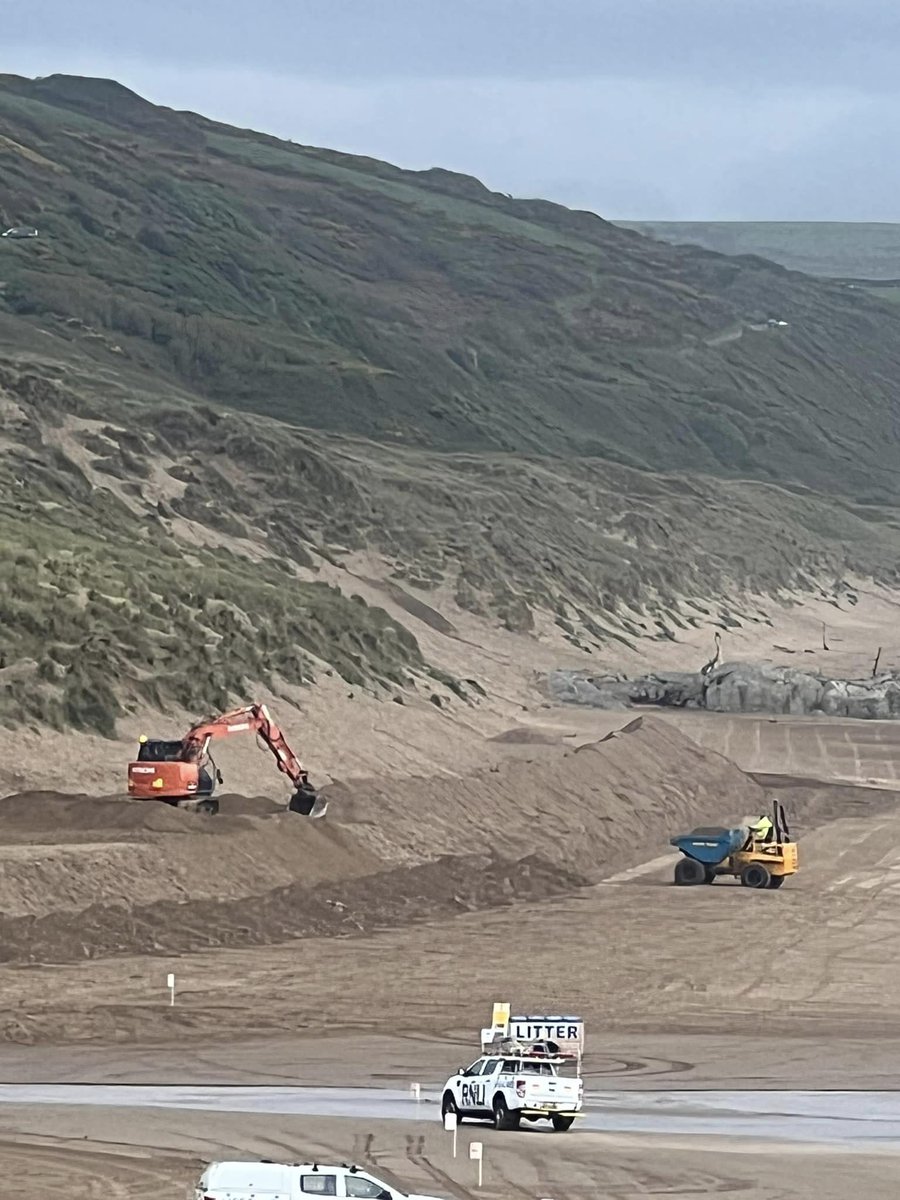 Lundyhouse's tweet photo. Not long to go now... diggers are preparing for the iconic beach huts returning for #Whitsun📷4 nights from Friday, 26th May in our apartment (sleeps 6) ONLY 800 pounds !!!! Call to book on 07969723811 #staycation #seaside #bythebeach #selfcateringaccommodation https://t.co/T5ANQJPfus