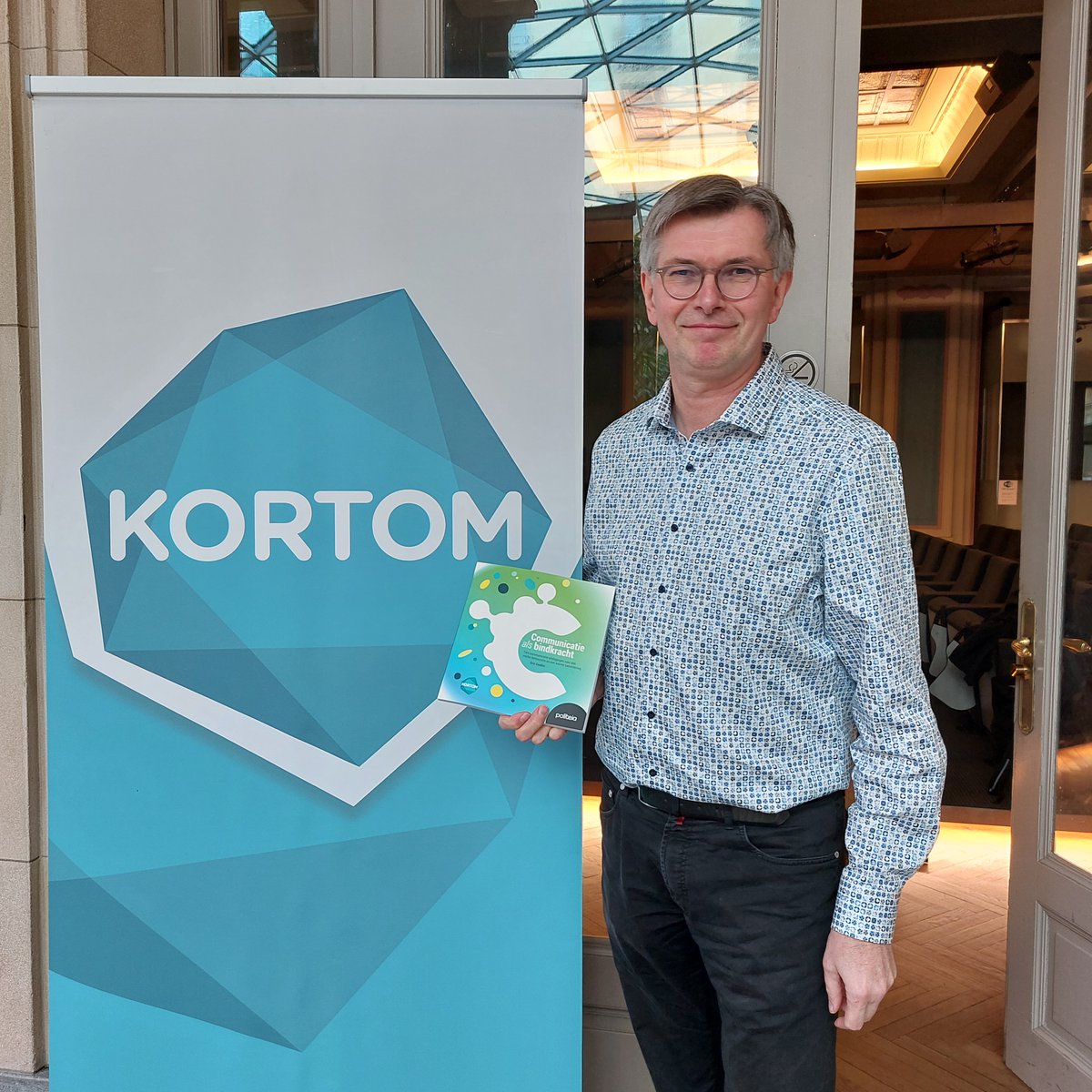 🎉 Een mijlpaal: de tweede druk van het boek ‘Communicatie als bindkracht’ van <a href="/EricGoubin/">Eric Goubin</a> is een feit🥳

Wil jij ook een exemplaar in huis halen? Bestel het boek op de website van <a href="/UPoliteia/">Uitgeverij Politeia</a>  📚 

👉politeia.be/nl/publicaties…    

#Boek #Communicatie #Leesplezier