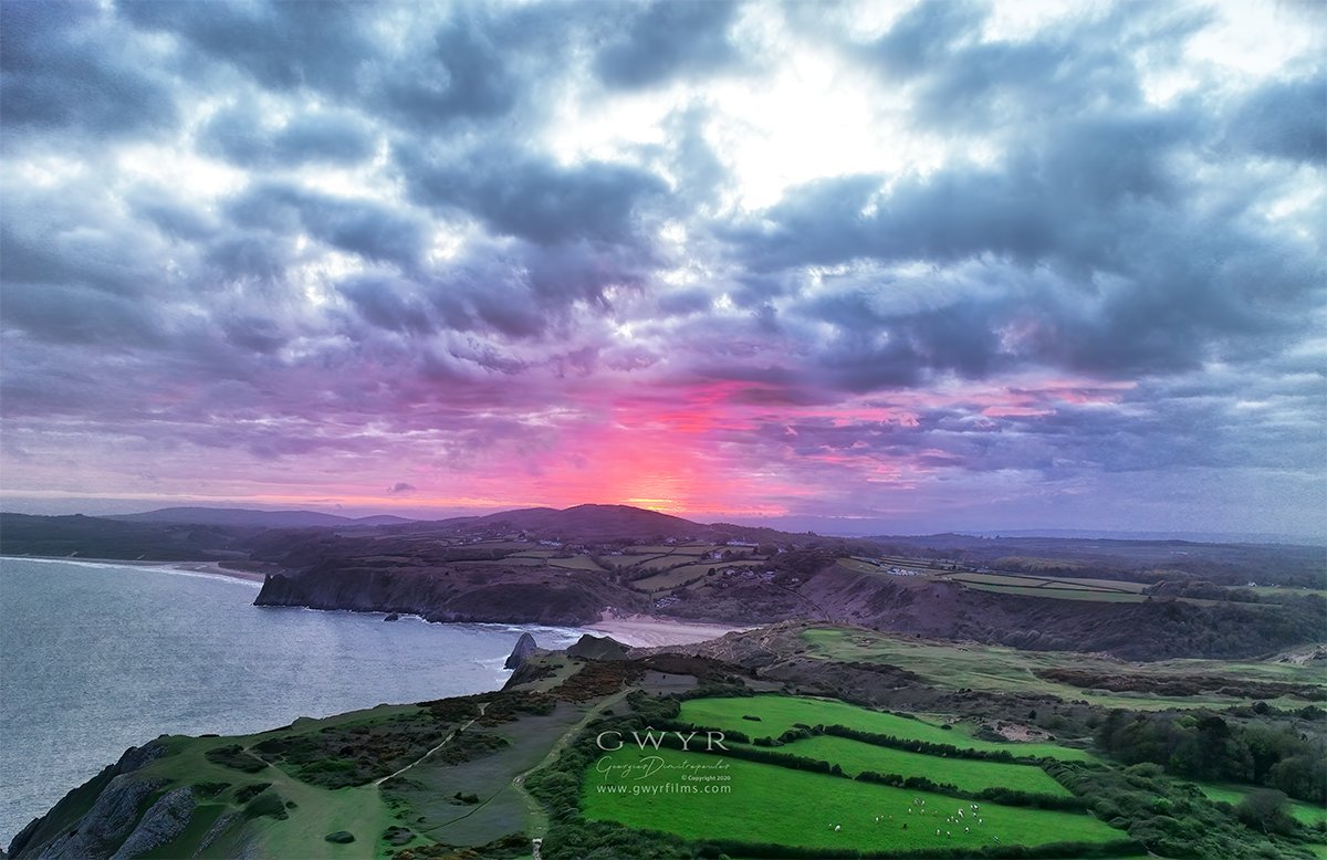 GeorgiosDi's tweet photo. Still grab from a recent documentary film shoot in Wales
https://t.co/7UXg2Zqs0c
#wales #swansea #swansealife #sunset #nightsky #gower #gowerpeninsula #SwanseaCity #film #documentary #cinematography #photography #documentaryfilm #swanseauniversity #photo #filming #welsh https://t.co/GGkDULjXXh
