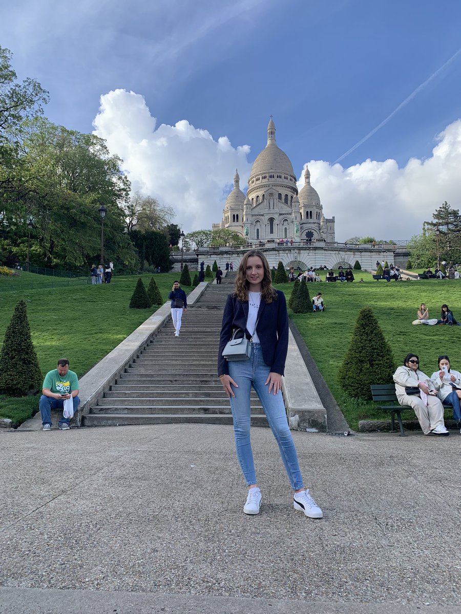 Emmanuelle Hewson tweet media