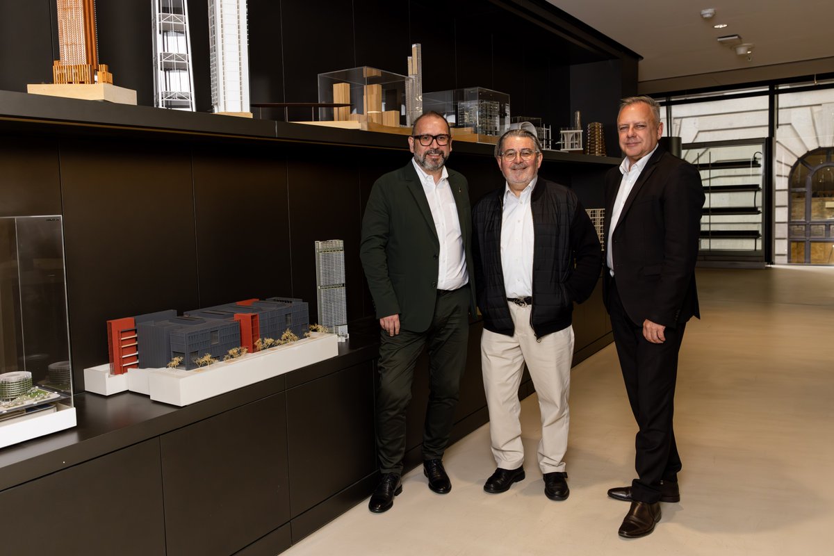 GrimshawArch's tweet photo. Historic free trade agreements between the UK, AUS, and NZ will make it easier for architects to register to work in each country. UK Architects Registration Board Chair @alankershaw visited our Sydney studio this week. 

@biztradegovuk @A_A_C_A_ 

https://t.co/u5sC453D92 https://t.co/i3BkSl4WMt