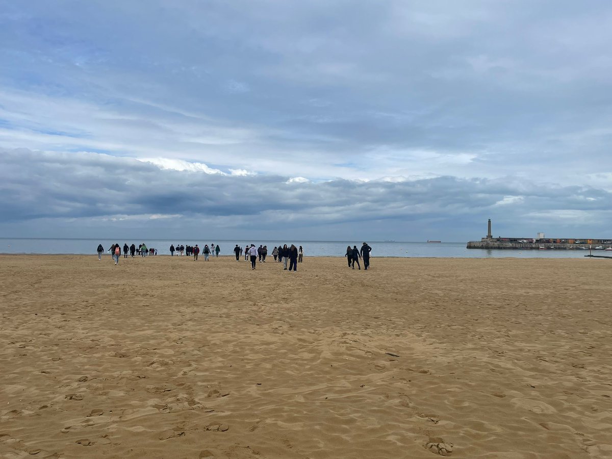 ClgHanotaux's tweet photo. Nos élèves de troisième se sont rendus en Angleterre et plus précisément à Margate le 9 mai dernier.
Ils ont pu en profiter pour travailler leur anglais et découvrir une ville typique anglaise.

Un grand merci aux professeurs d'avoir organisé une sortie à l'internationale. 🇬🇧 https://t.co/qFEVP2ovyi