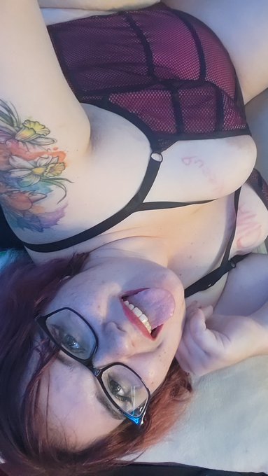 Morning lovelies~  Milf momma mommy bbw submissive lingerie tattoo lipstick smile cam model https://t<a href="/tag/onmfc"class="tags"><span>#onmfc</span></a>