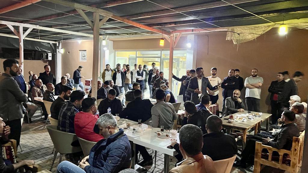 leventozmen49's tweet photo. Genç kardeşlerimizle bir araya gelerek sıkıntılarını dinledik. 14 Mayıs seçimlerinde destek talep ettik. Genç Kardeşlerimize Eşitlik ve Liyakat sözü verdik. 

#MuşMhpDiyor
#SevdamızMuş https://t.co/gudO5iVbsI