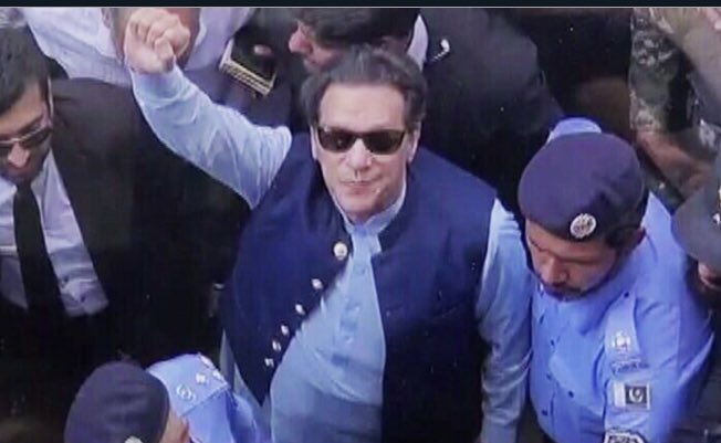 PTI Chairman #ImranKhan has arrived at the #ElonMusk Islamabad High Court (IHC) to secure bail in the Al-Qadir Trust case, a day after the #Supreme_court termed his arrest from the IHC premises “invalid and unlawful”.
#ImranKhanArrest  #ImranKhanForPakistan