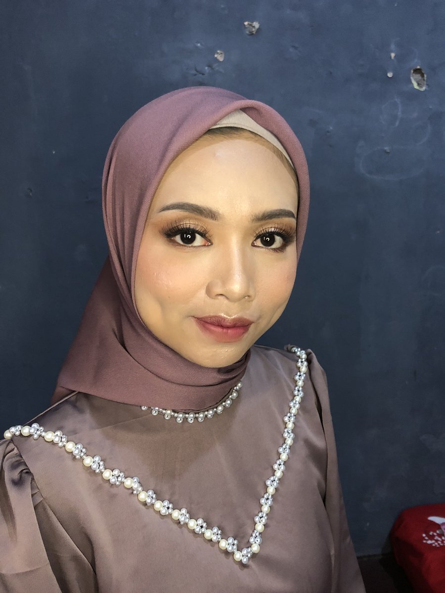 xlvfirstrabbit's tweet photo. Yang masih bingung buat makeup wisuda, yuk bisa ke aku yaa, 180K (belum termasuk transport) booking bisa chat nomor yang di bio / ig : Brushedby.mala #wisudabandung #makeupwisuda #muabandung #muacimahi #infoBDG #makeupnatural #wts #wtb https://t.co/r16y41q0Un
