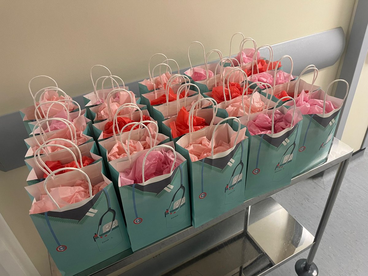 The best smelling goodie bags ever 🤩 big thankyou to @LushLtd keeping the nurses happy with soft hands 🙌🏼 
#internationalnurseday #giftbags #teamocean