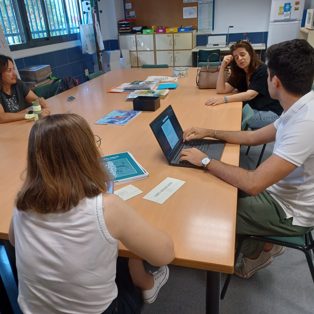 MalagaAcoge's tweet photo. Nos entrevistaron del @InstitutCerda de #Barcelona para valorar el impacto de #RETOMBASE una actividad que realizamos con niños y niñas que apoyamos en el @CalasanzCole a través del programa #CaixaProinfancia de @FundlaCaixa y con @CnatalPicasso @cpompidoumalaga y @MuseoBASe https://t.co/6qL5tXH9Mz