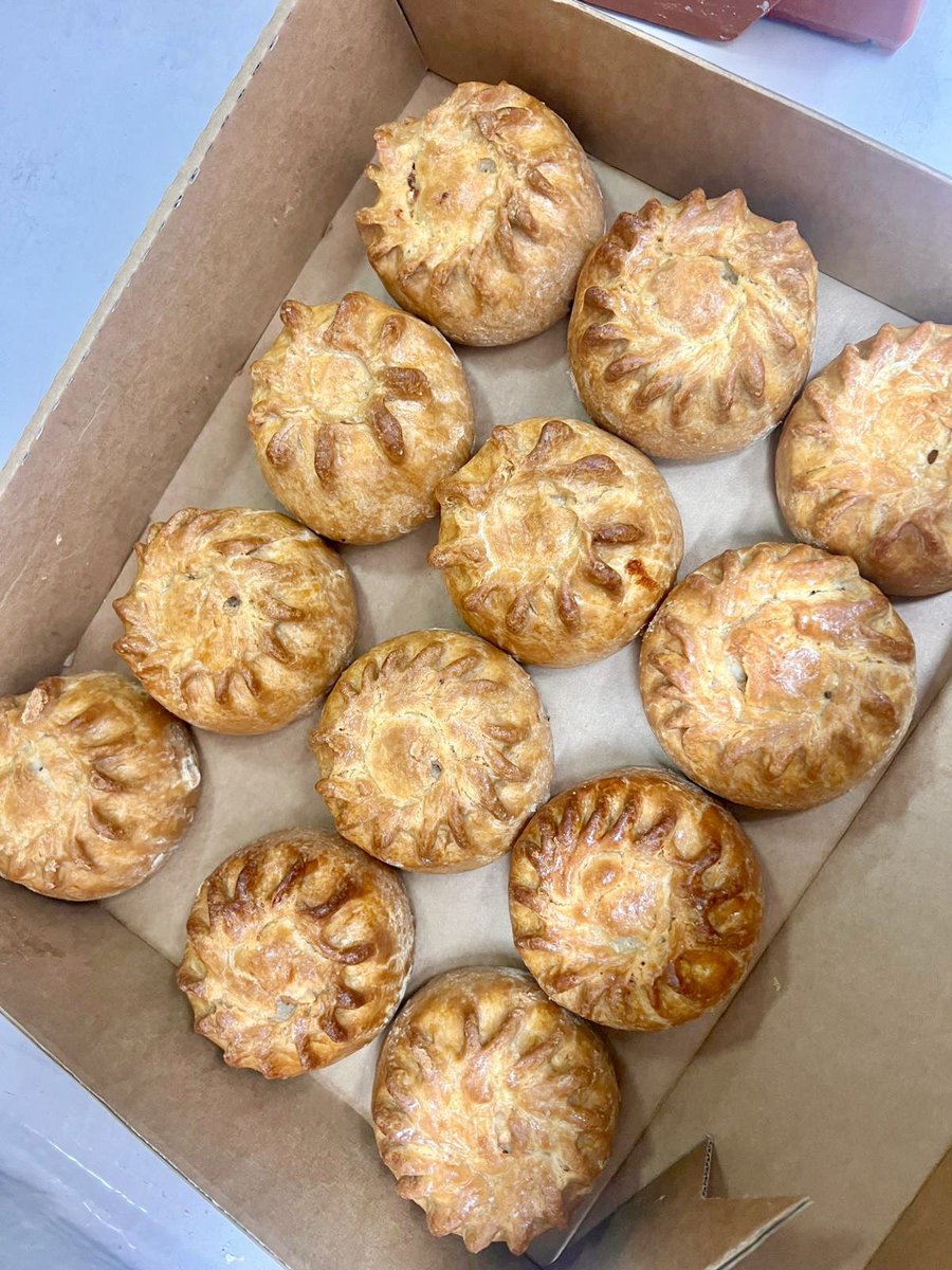 ✨EXCITING NEWS✨
As a special edition this weekend at the markets we will have hand raised pork pies available along side our regular delicious pies and pasties😋 

#hmpasties #porkpies #warrington #manchester #handmade #pieswithpurpose #buysocial