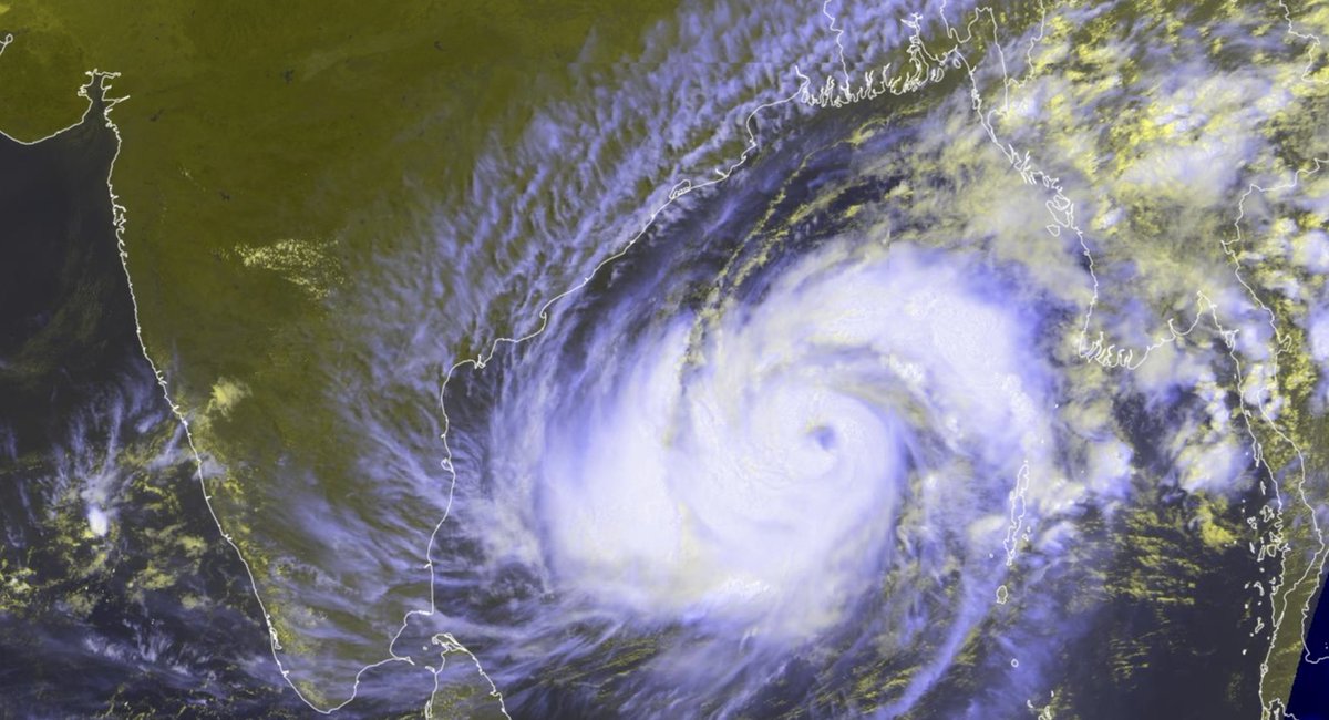jhrishi2's tweet image. #CycloneMocha shows development of an eye indicating rapid intensification as pressure drops to 974 mb with Vmax of 74 kts. There is no stopping this monster from intensification as it currently lies in a very favourable environment.

#CycloneMochaUpdate #Myanmar #CycloneAlert