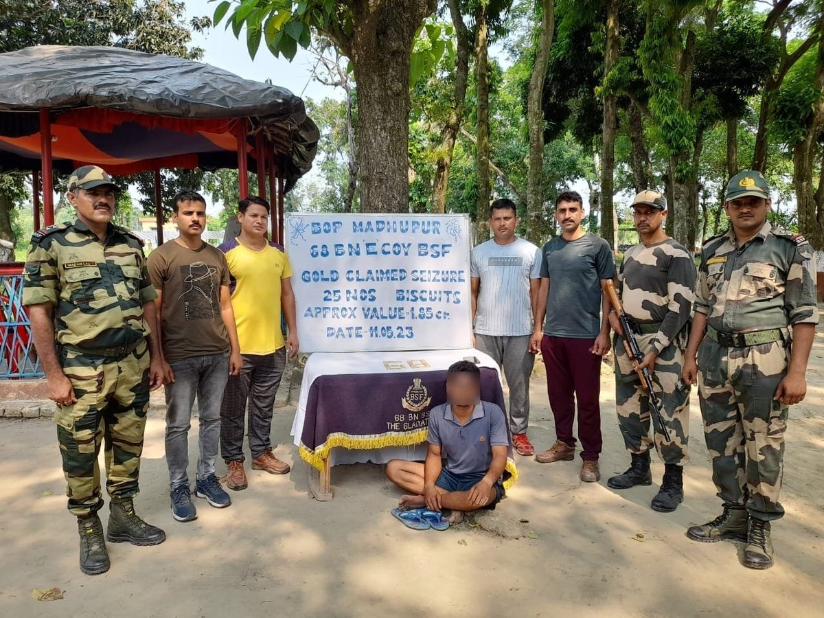 The BSF has arre$ted a smuggler along with 25 gold biscuits weighing 2.9 kgs at Indo-Bangladesh border in West Bengal.
#BSFseizedGold 
#IndoBangladeshBorder
#TeJran 
#AdahSharma
#ParineetiChopra