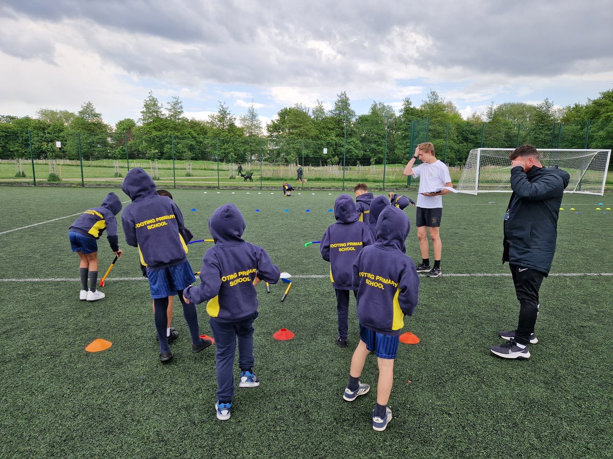Perfect golfing weather for our Tri Golf Festival @SouthfieldsAcad yesterday! A little bit of rain didn't dampen spirits or enthusiasm of our Year 3/4 golfers or excellent  sports leaders @PE_Southfields @TootingPrimary @bellevillesch @FurzedownSch @FloreatWands @heathmereschool