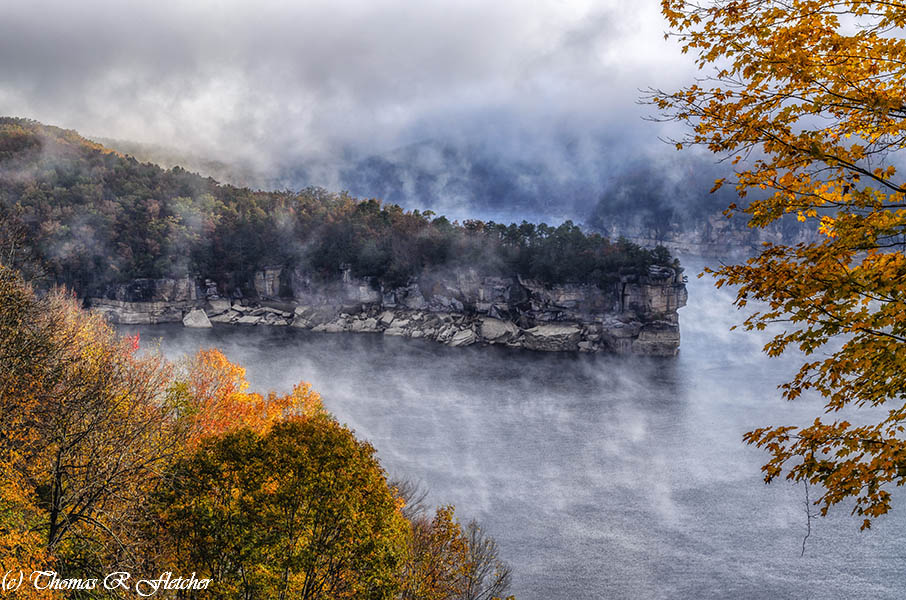 'Mists of November'
#LongPoint #SummersvilleLake #AlmostHeaven #WestVirginia #weather #fog #StormHour #ThePhotoHour