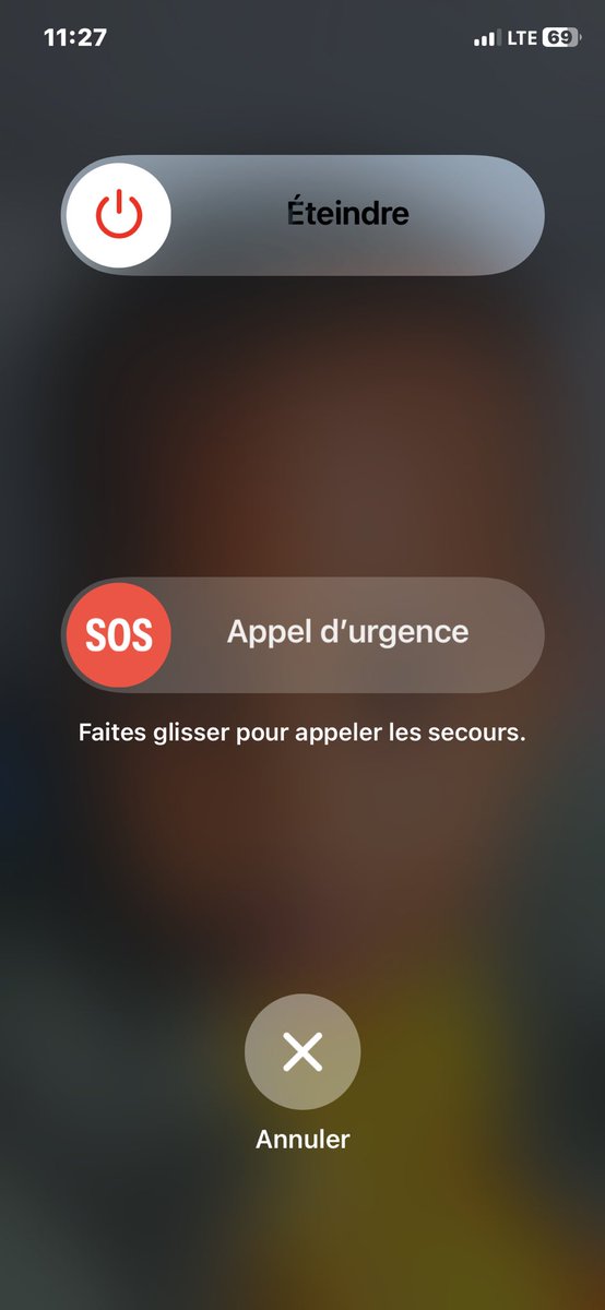 L’écran de mon iPhone s’est bloqué pendant un moment YouTube m’a aidé 😶.
L’alarme 🆘 d’IPhone sonne fort 😂🏃🏽‍♀️.
Je me voyais aller chez le réparateur 😶.