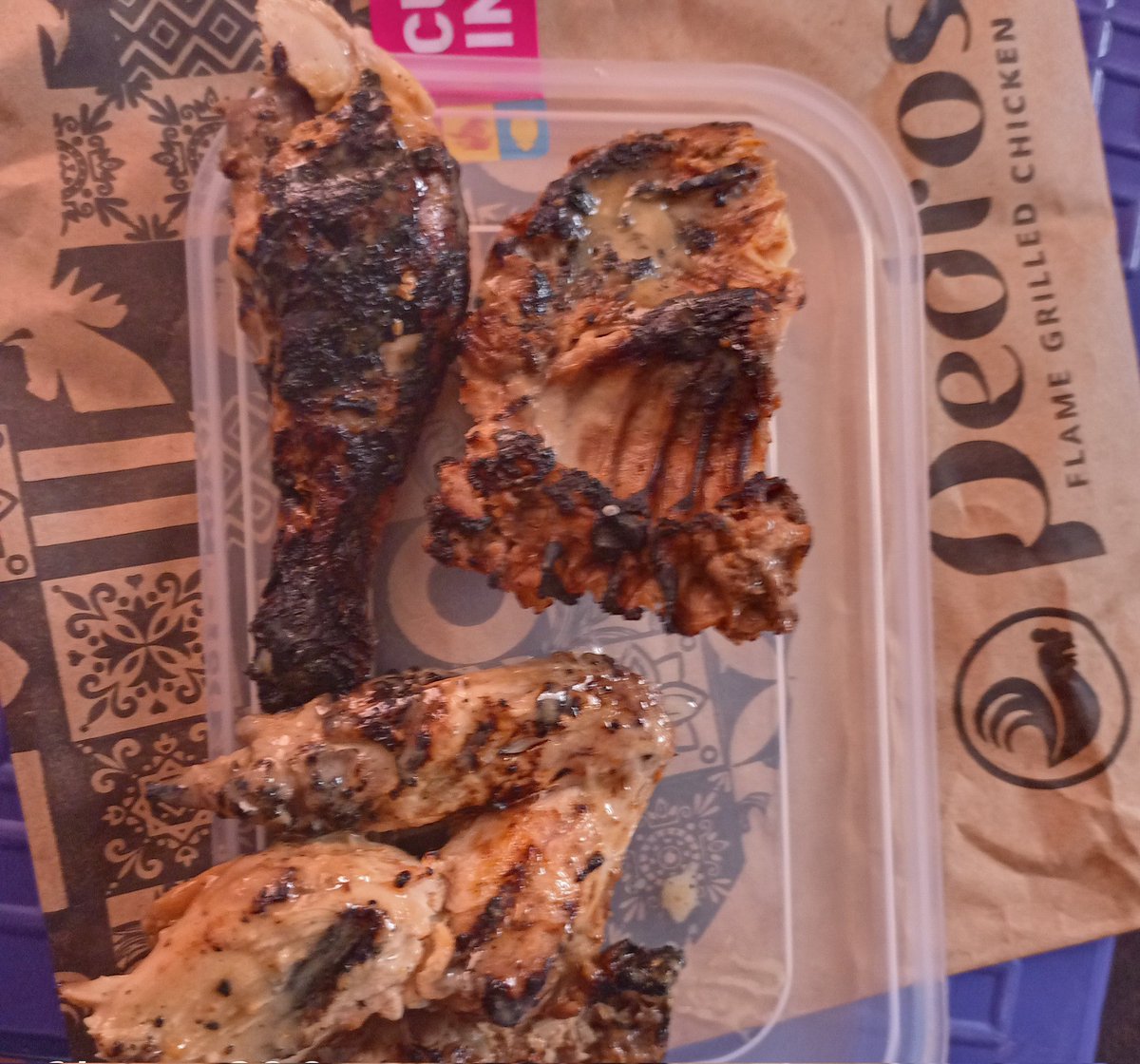 ManongMoshape1's tweet photo. @PedrosChicken @DRMaradonaMazwi @CocaCola_ZA @NandosSA @PedrosChicken why are you jajarag instead of fixing this rubbish you selling to us. https://t.co/xdWQo5cJ0w