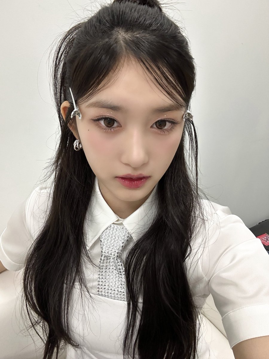 IVE_twt's tweet photo. 뮤직뱅크 인 파리🩵

#IVE #아이브 #LEESEO #이서 https://t.co/1EmaHOzkjK